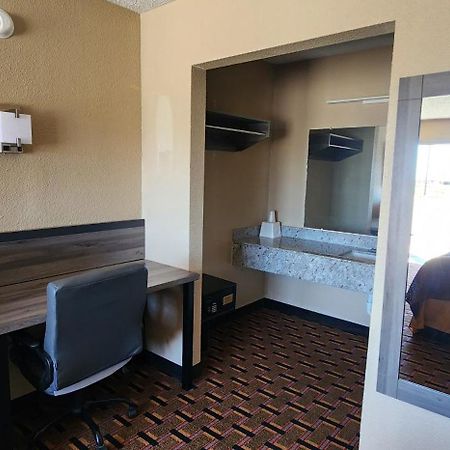 Super 7 Inn Midland Exterior foto